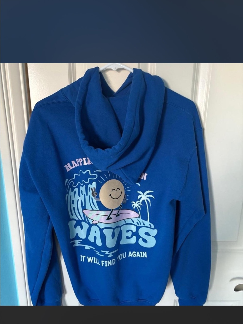 Gildan Blue Graphic Hoodie with Surfing Wave Design